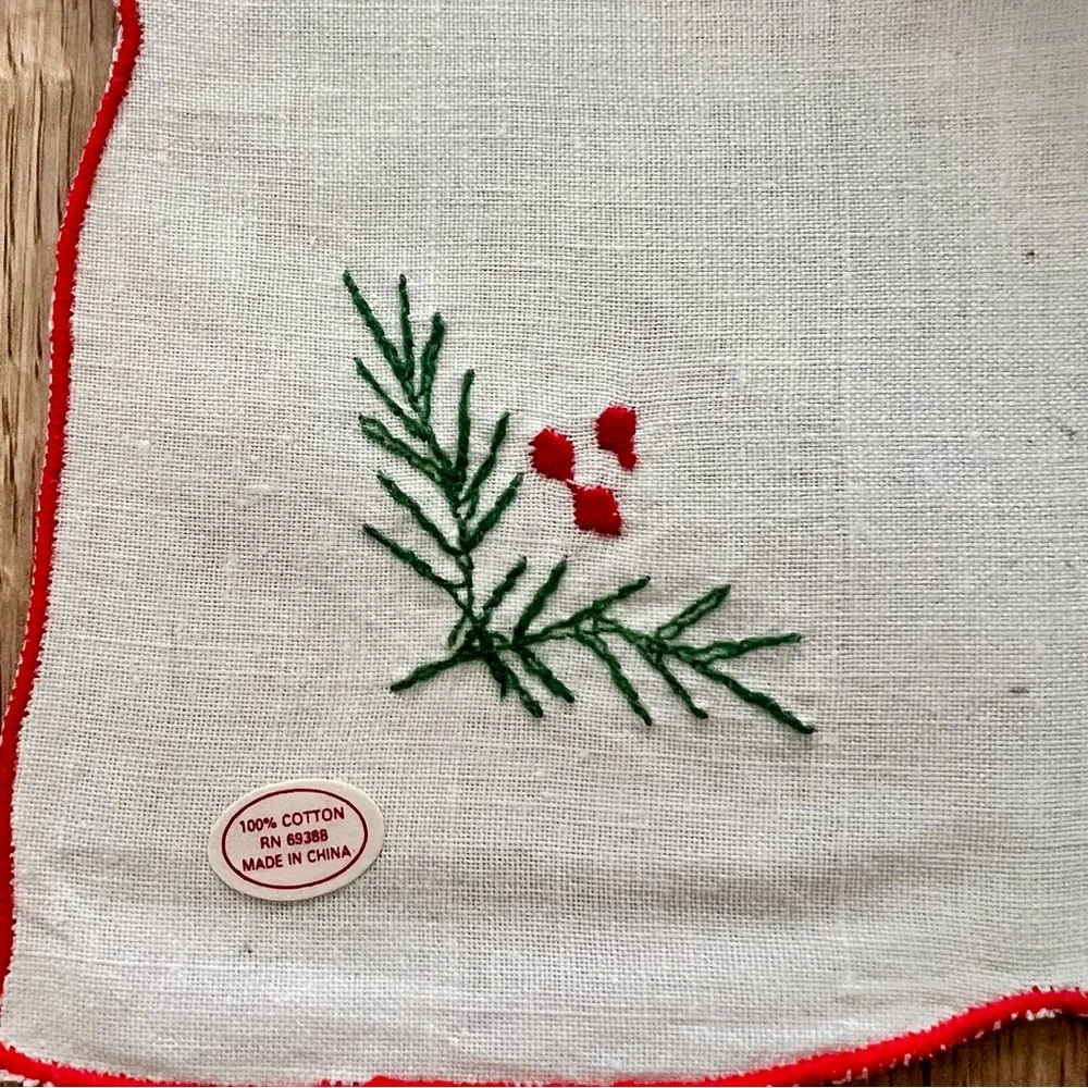 4 PCs NWT Vintage‎ Dinner Cocktail Napkins Embroidered Green Red Pine Cotton 15”